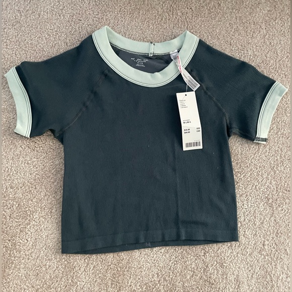 URBAN OUTFITTERS CROP SHIRT - Picture 1 of 2